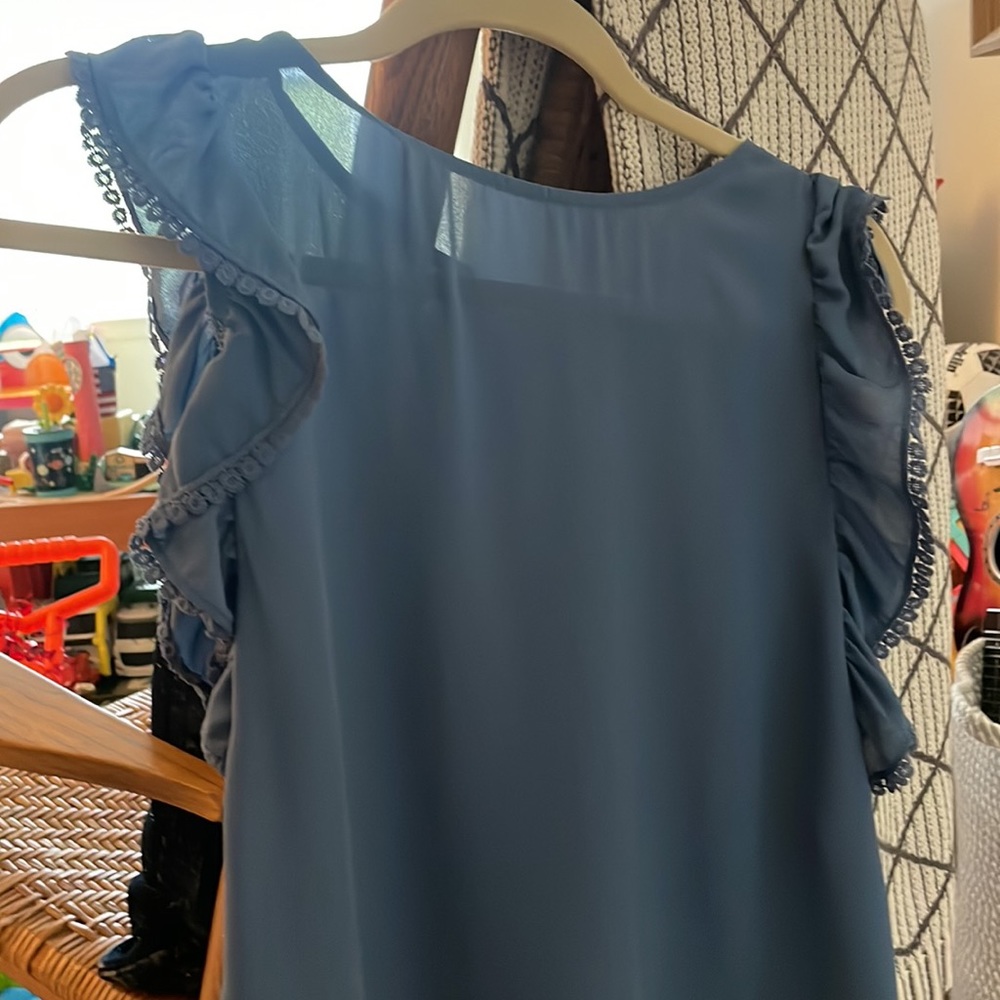 1 hr sale NWOT SOFT BLUE shirt/blouse in size Xs.-bought at a sm boutique